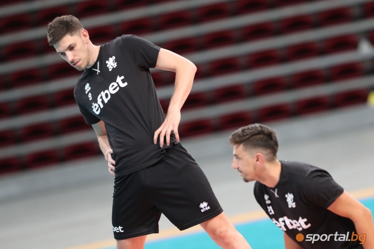 Тренировка на националите по волейбол